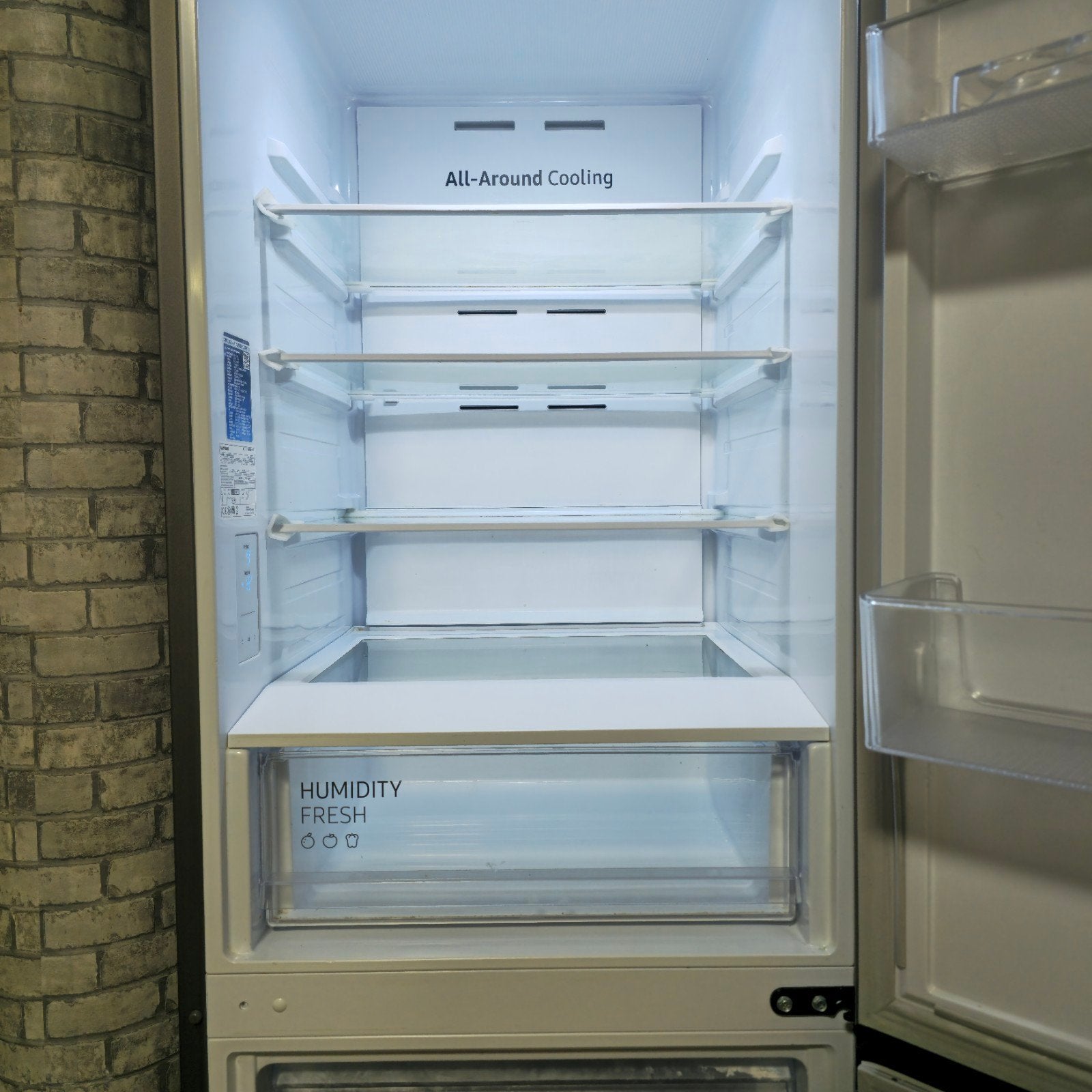 Foto 2 van Samsung RB34T600DSA Hoogte: 185,3 cm
Breedte: 59,5 cm
Diepte