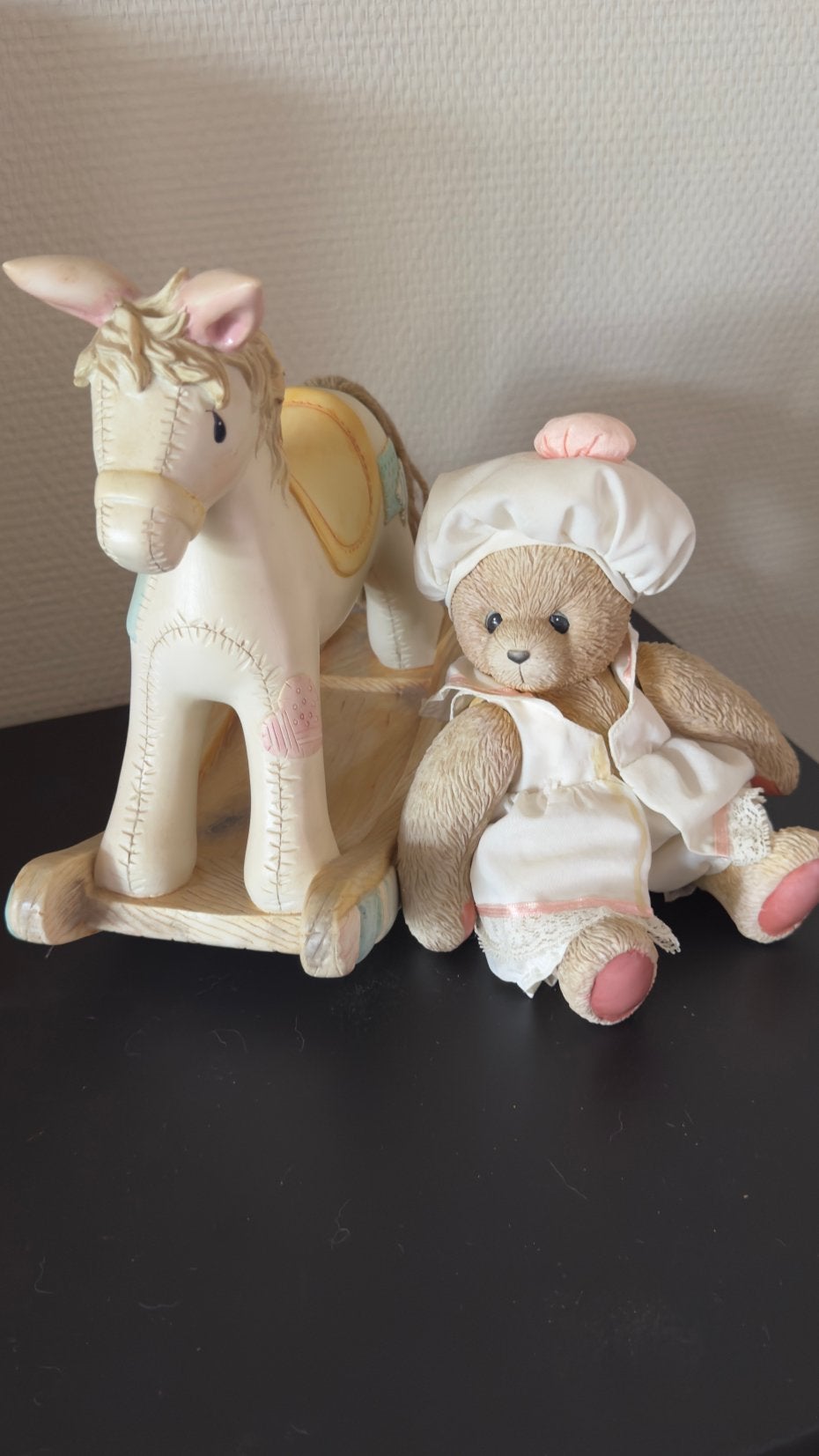 Cherished teddies hobbelpaard en muziekdoosje, Verzamelen, Beren en Cherished Teddies, Ophalen of Verzenden, Gebruikt, Overige typen