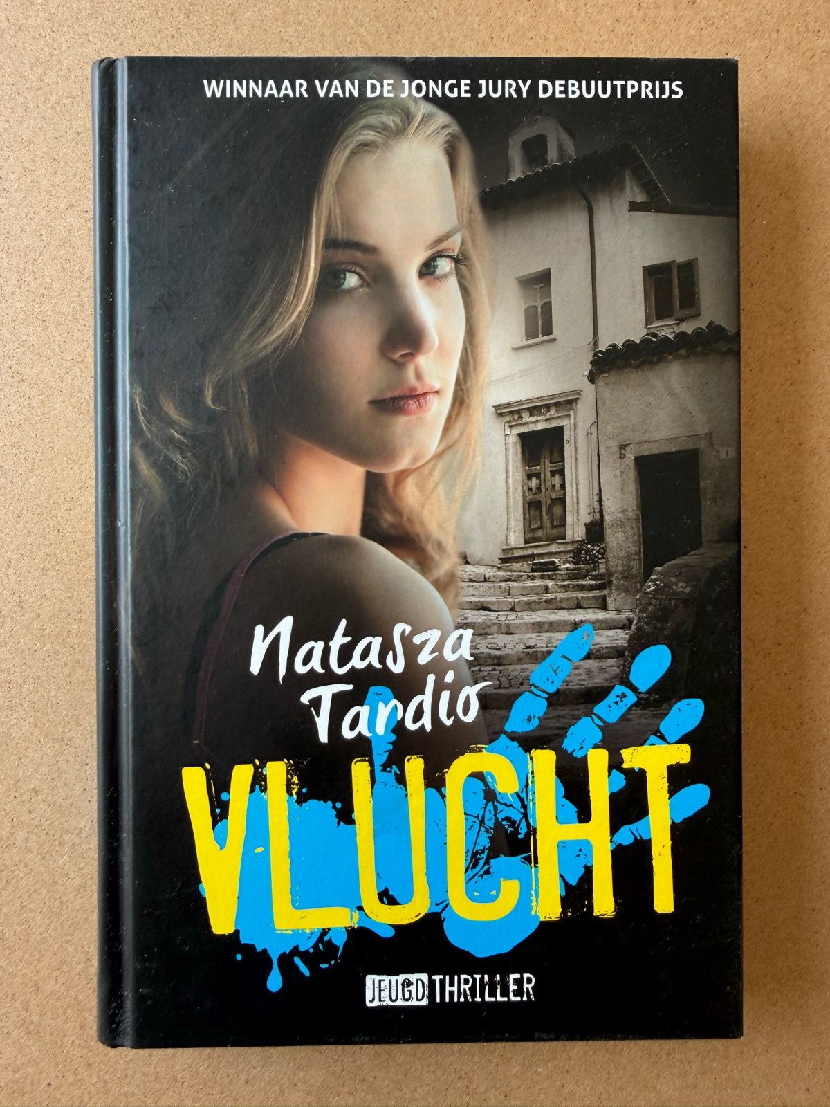 Vlucht - Natasza Tardio (Jeugdthriller), Boeken, Ophalen of Verzenden, Zo goed als nieuw, Nederland