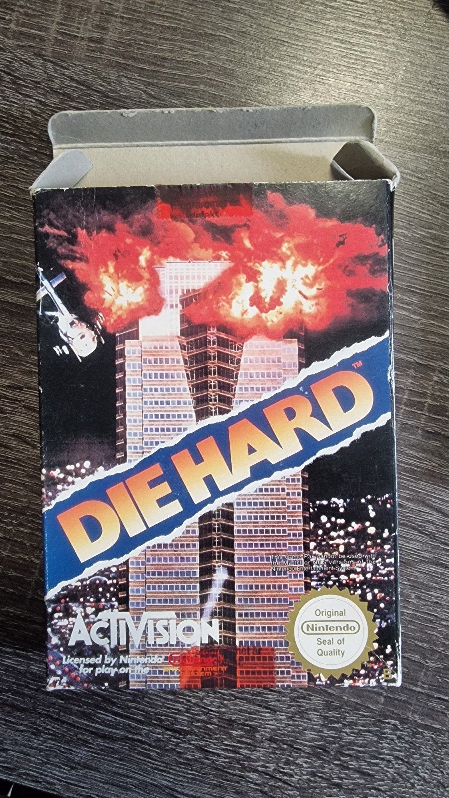 Die Hard NES Game - Compleet met doos en handleiding, Spelcomputers en Games, Games | Nintendo NES, Avontuur en Actie, Gebruikt