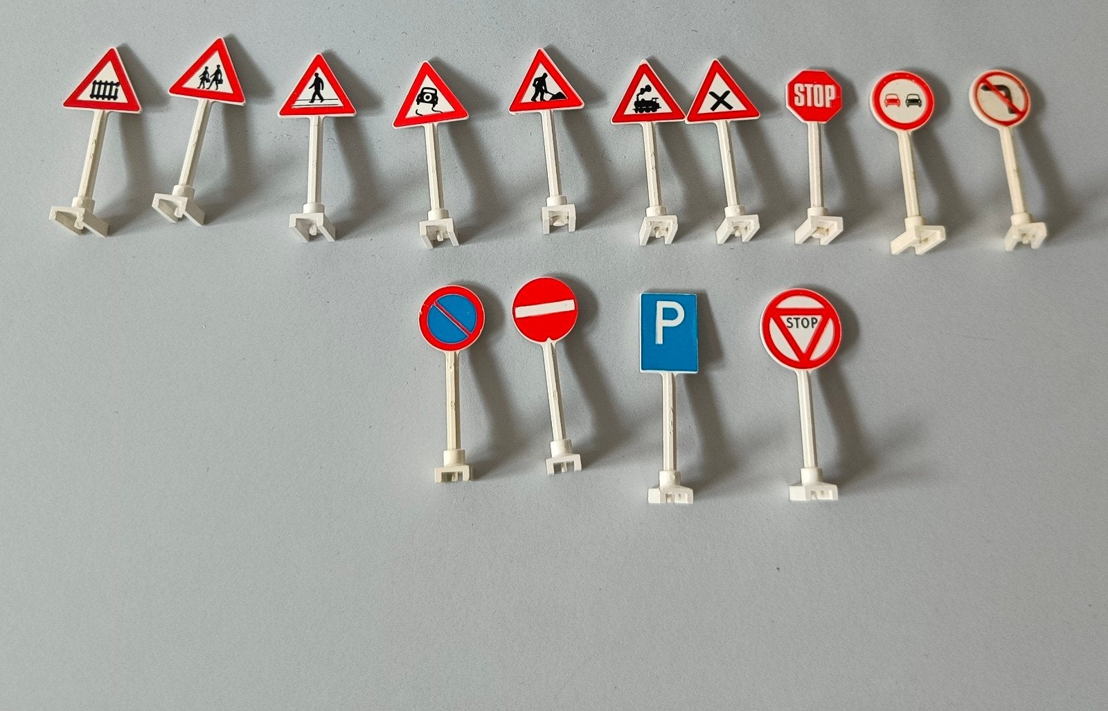 14 verschillende Lego verkeersborden, uit de jaren 70/80, Ophalen of Verzenden, Gebruikt