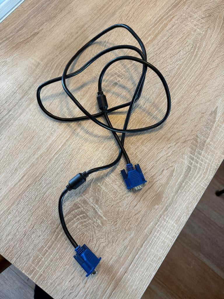 VGA kabel, Computers en Software, Pc- en Netwerkkabels, Ophalen of Verzenden, Zo goed als nieuw