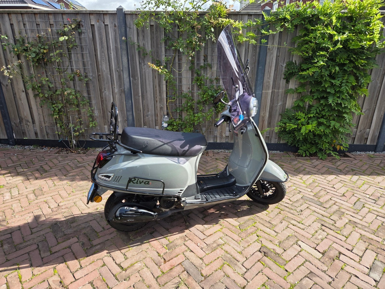 Zeer goede BTC Riva scooter, blauw kenteken. Nardo-grijs., Fietsen en Brommers, Overige merken, Ophalen of Verzenden, Zo goed als nieuw