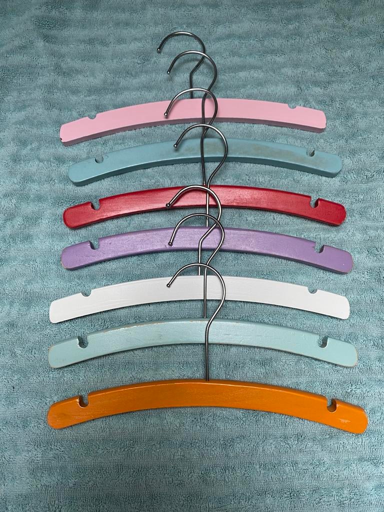 Baby kledinghangers ( hout ), Ophalen, Gebruikt, Hout, Kinderen