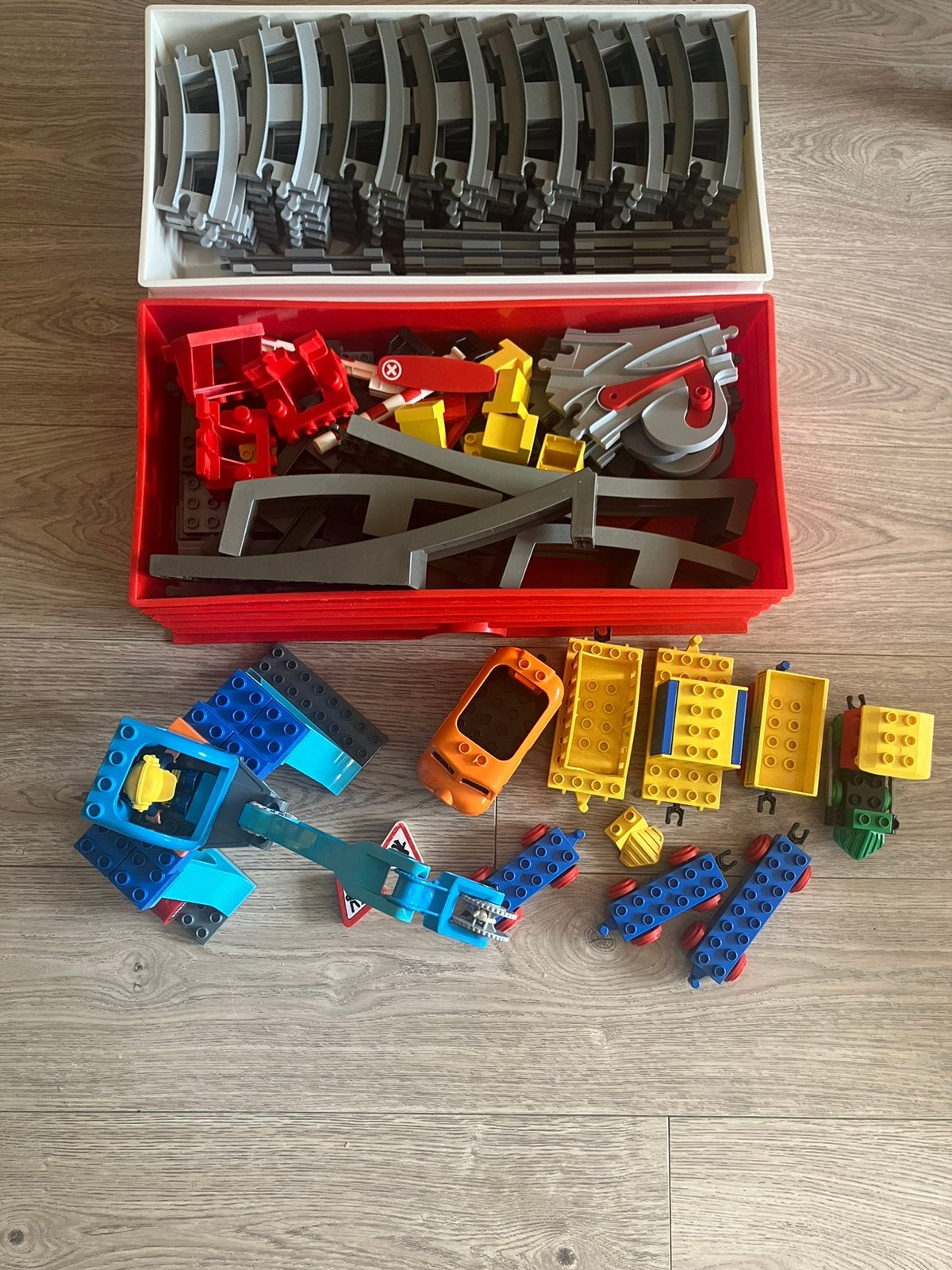 Duplo spoor, treintjes en hijskraan, Kinderen en Baby's, Speelgoed | Duplo en Lego, Ophalen of Verzenden, Gebruikt, Duplo