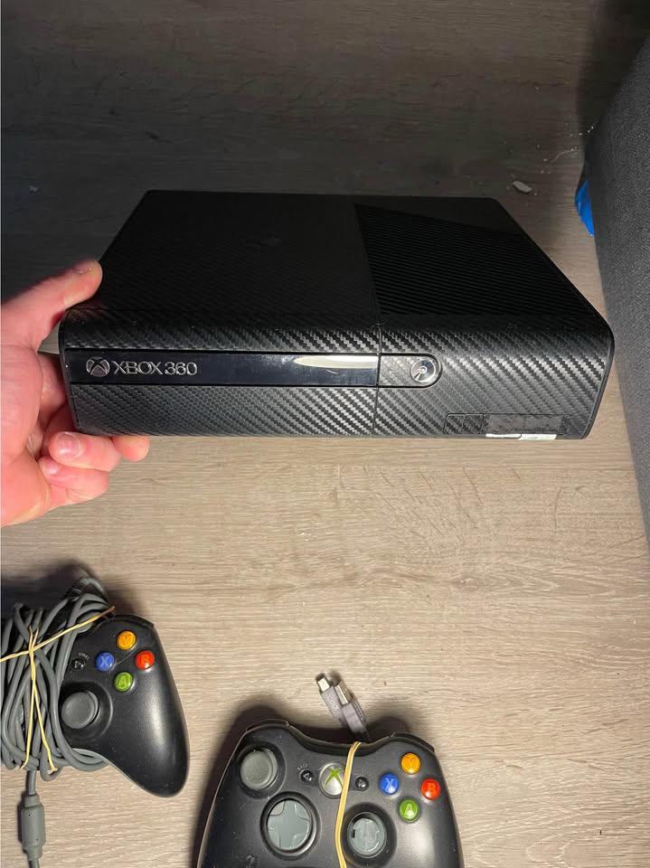 Xbox 360, Ophalen, Met 2 controllers, Gebruikt, Met games