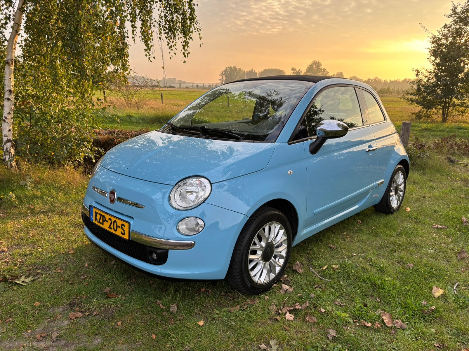 Fiat 500 1.2 Cabrio uit 2015 in de mooie kleur baby blauw, Auto's, Voorwielaandrijving, 4 cilinders, Cabriolet, Leder en Stof
