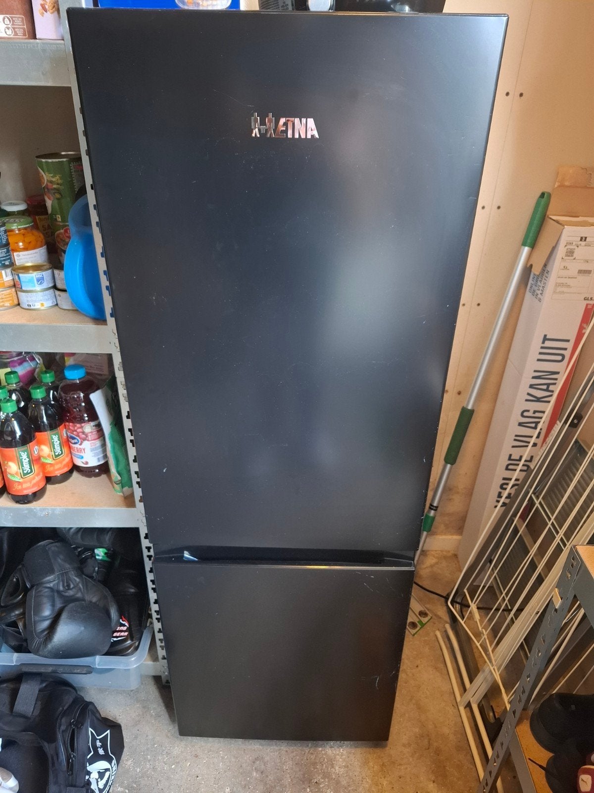 ETNA KCV143ZWA Koel-vriescombinatie - 1 jaar oud, Witgoed en Apparatuur, Ophalen, 150 tot 200 liter, Met aparte vriezer, Zo goed als nieuw
