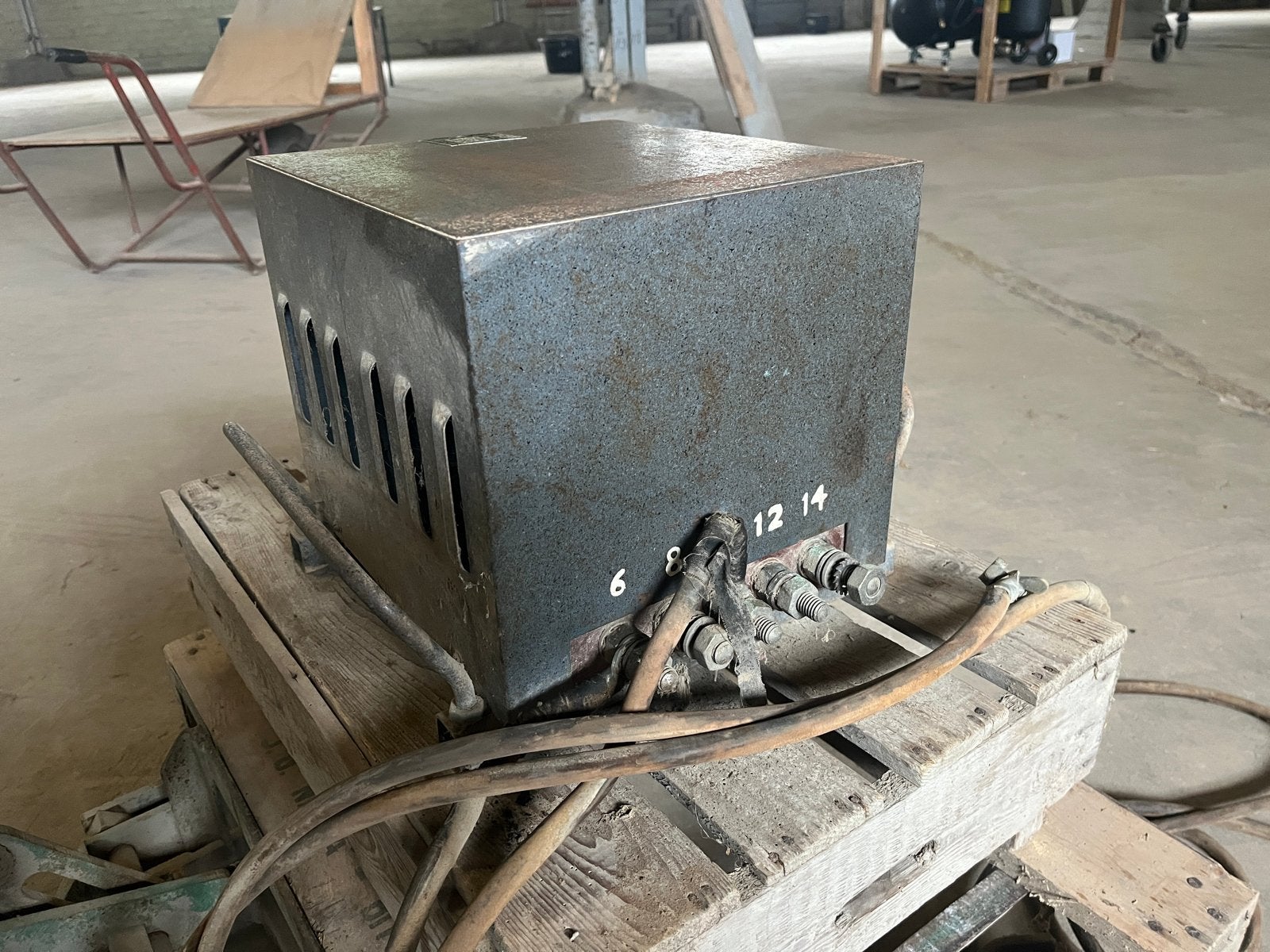 NEDAP Transformator 220V naar 8-14V, 2000VA, Ophalen, Gebruikt
