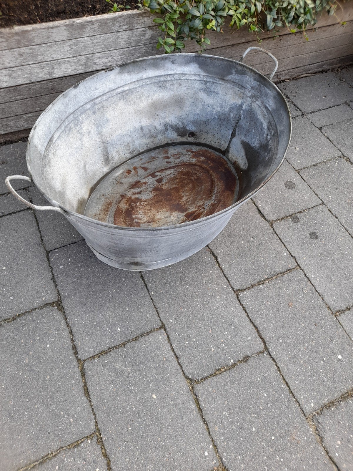 Oude zinken teil / plantenbak, Ophalen