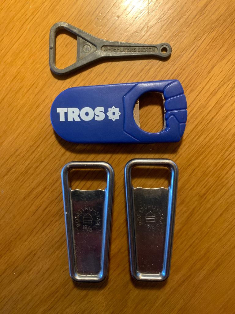 4 Flessenopeners omroep TROS, 3Hoefijzers Bieren en 2 gewone, Ophalen of Verzenden, Gebruikt, Flesopener, Overige merken