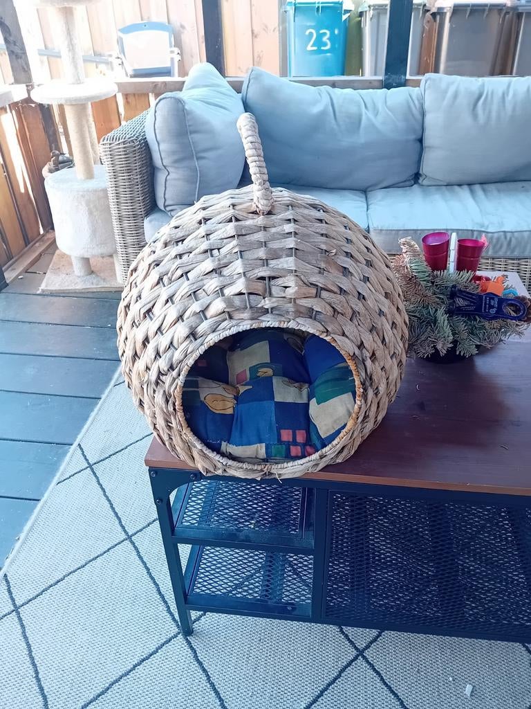 Superleuke kattenmand ophangen of neerzetten, Ophalen, Zo goed als nieuw, Riet