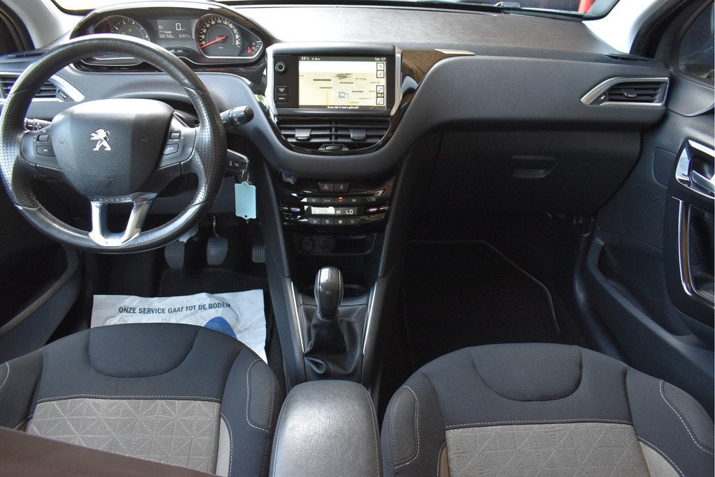Peugeot 208 1.2 VTi Oxygo NL-auto, Cruise, Climatronic, PDC,, Voorwielaandrijving, Euro 5, Stof, Gebruikt