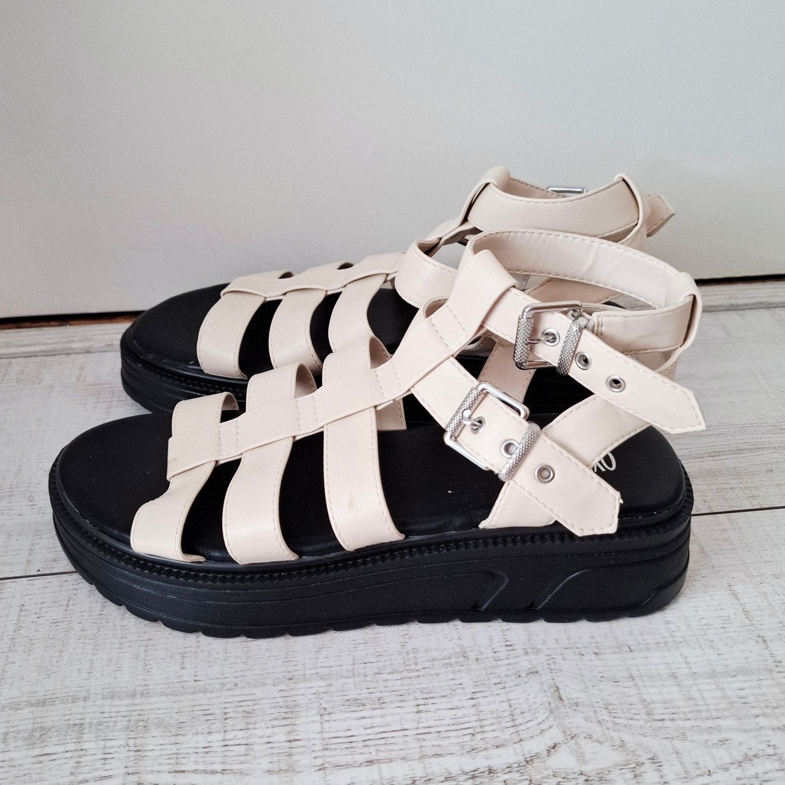Oxmox, nieuwe crèmekleurige chunky sandalen - maat 39, Oxmox, Overige kleuren, Nieuw, Sandalen of Muiltjes