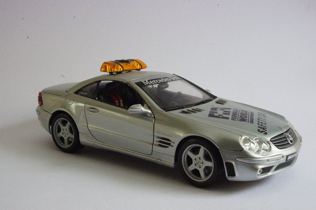 Maisto 1:18 Mercedes Benz SLK55 AMG F1 Safety car, Ophalen of Verzenden, Zo goed als nieuw, Auto, Maisto