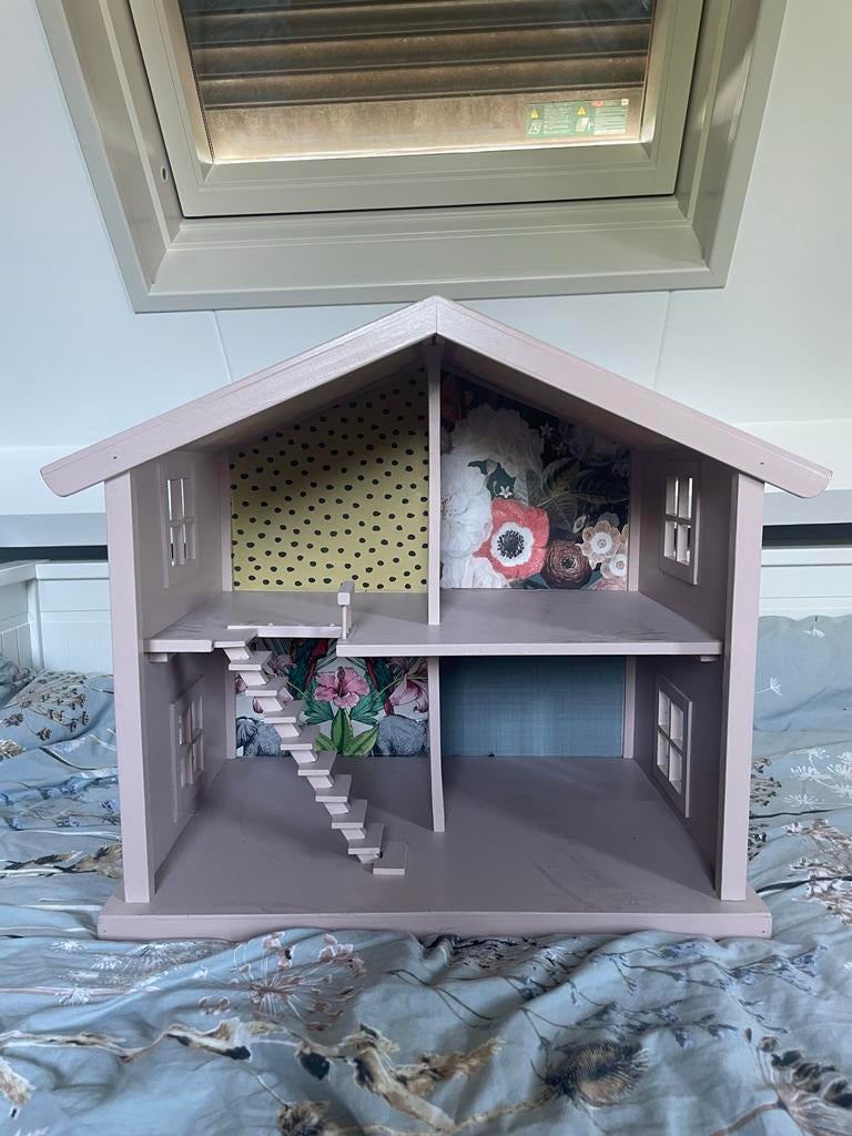 Schattig oud roze houten poppenhuis, Kinderen en Baby's, Speelgoed | Poppenhuizen, Ophalen of Verzenden, Gebruikt, Poppenhuis