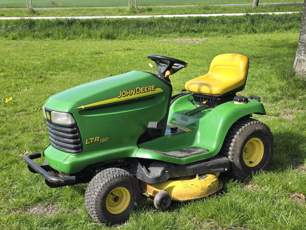 Goed onderhouden John Deere LTR180 zitmaaier, Gebruikt, Benzine-grasmaaier, 50 cm of meer, Ophalen