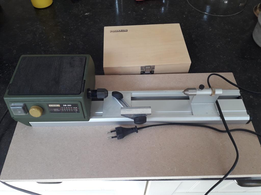 Proxxon DB 250 Houtdraaibank met Beitelset, Ophalen of Verzenden, Zo goed als nieuw, Houtdraaibank, Minder dan 500 mm