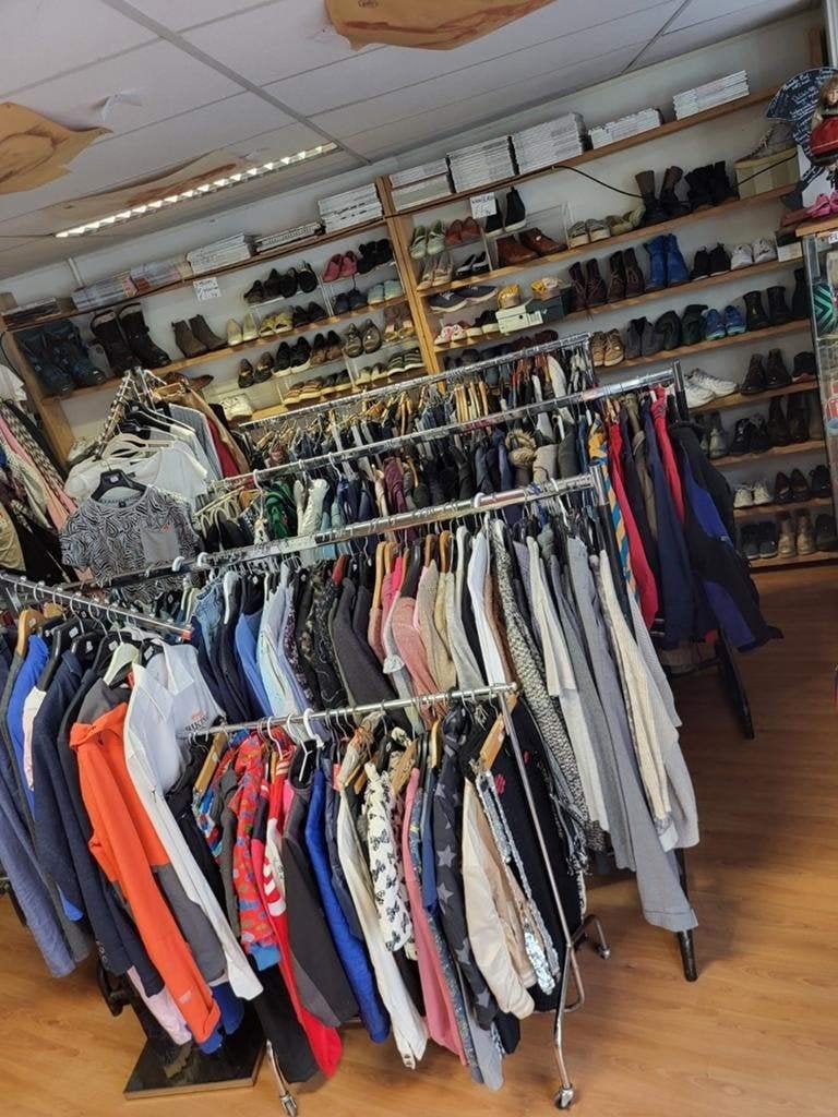 Partij nieuwe en gebruikte kleding en schoenen, Ophalen, Diverse merken, Niet van toepassing, Niet van toepassing