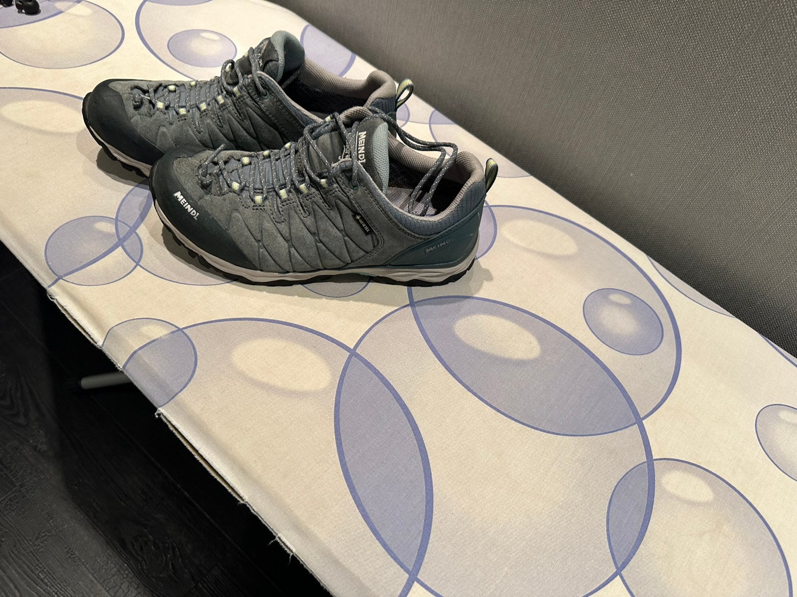 Te koop: meindl mondello low. Comfort fit. Maat 40, Sport en Fitness, Bergsport en Wandelen, Ophalen of Verzenden, Schoenen