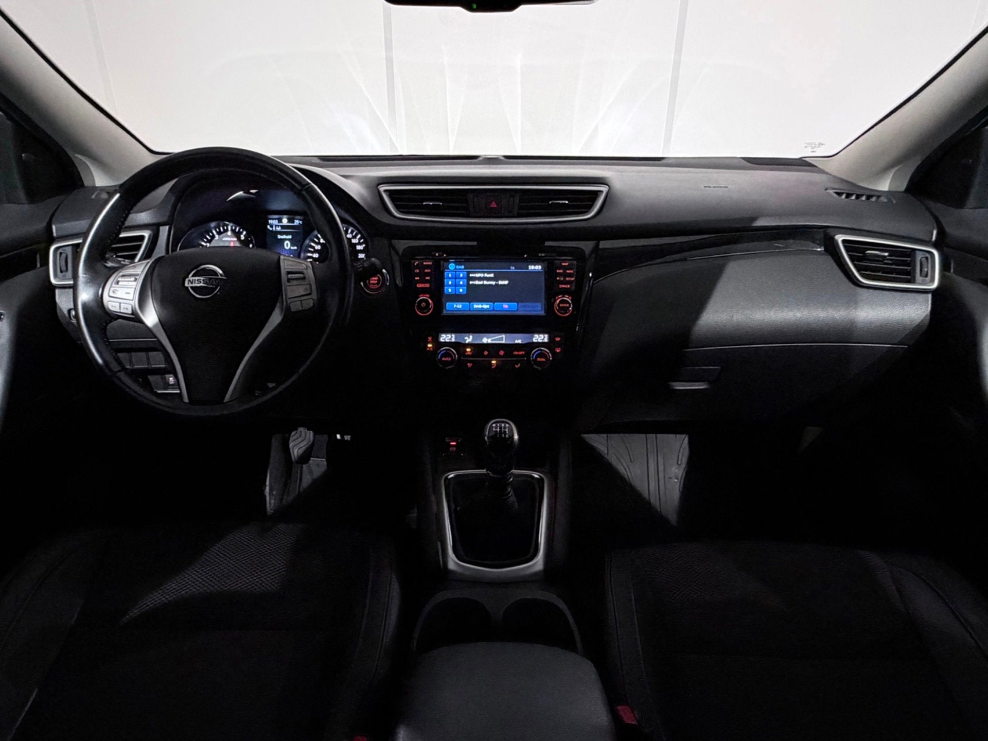 Nissan Qashqai 1.2 Tekna /Clima/Cruise/PANO/LED/Leer/NAVI/Ke, Voorwielaandrijving, Gebruikt, Euro 6, 4 cilinders