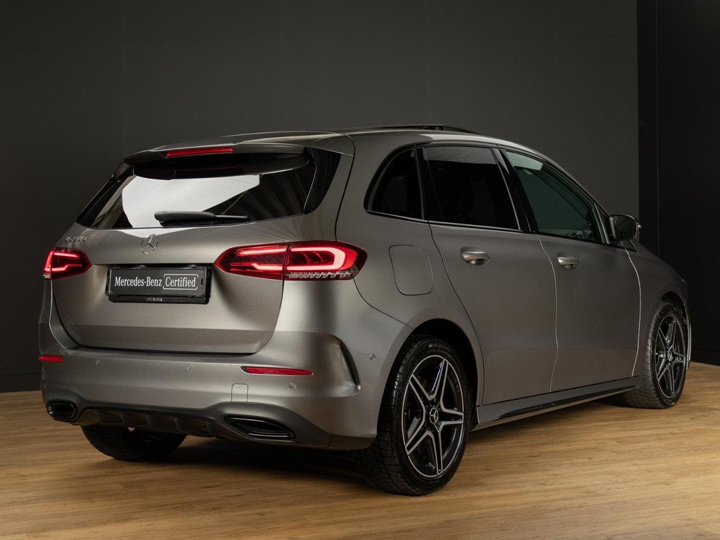 Mercedes-Benz B-Klasse 250 e AMG Line Panoramadak, Auto's, Mercedes-Benz, Stof, Gebruikt, 4 cilinders, 16 kWh