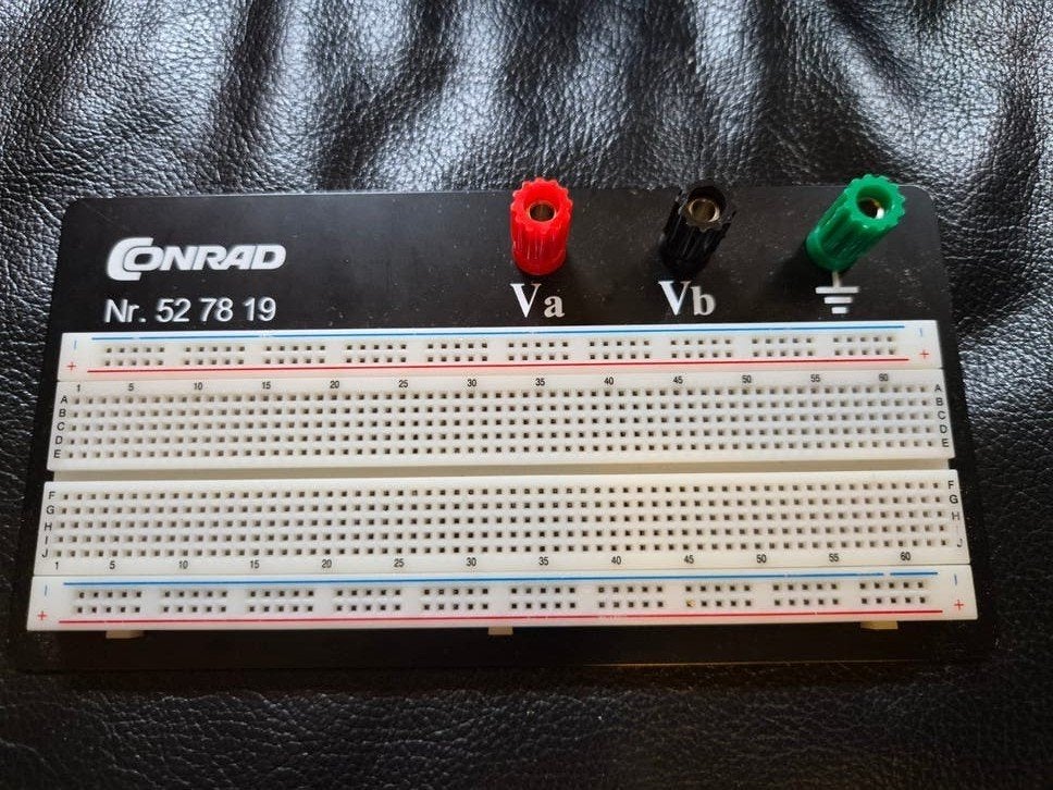 Conrad Breadboard nr 52 78 19 met aansluitingen - Ideaal voo, Hobby en Vrije tijd, Ophalen of Verzenden, Zo goed als nieuw