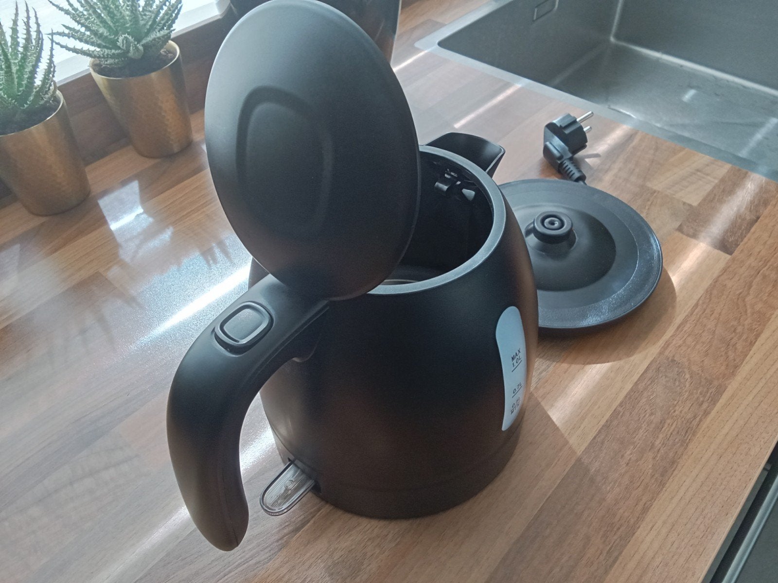 € 9,99 - NEDIS - ZWARTE WATERKOKER - Let op ! 1 LTR., 1 tot 2 liter, Ophalen of Verzenden, Zo goed als nieuw, Draadloos
