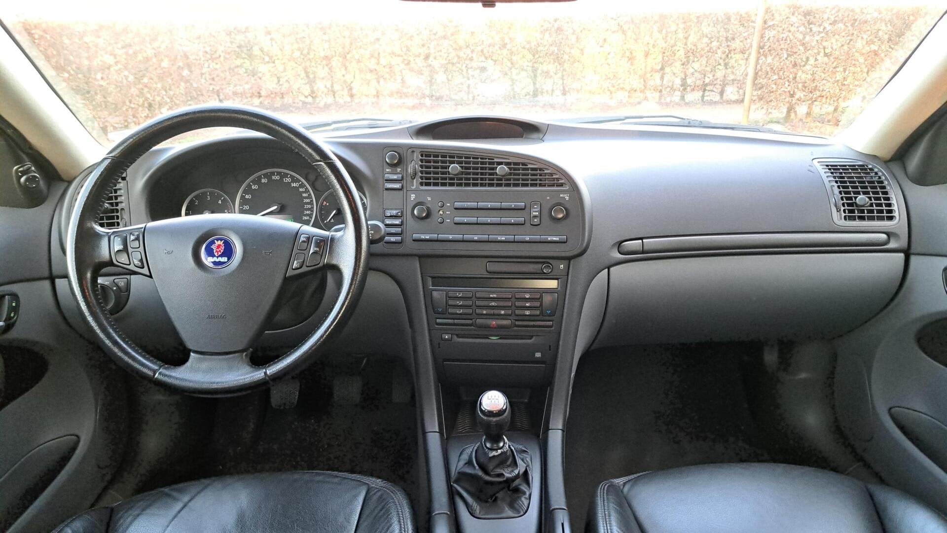 Saab 9-3 Sport Sedan 1.9 TID Intro Pack NETTE AUTO GOED OH!, Auto's, Voorwielaandrijving, Dealer onderhouden, Gebruikt, Zwart