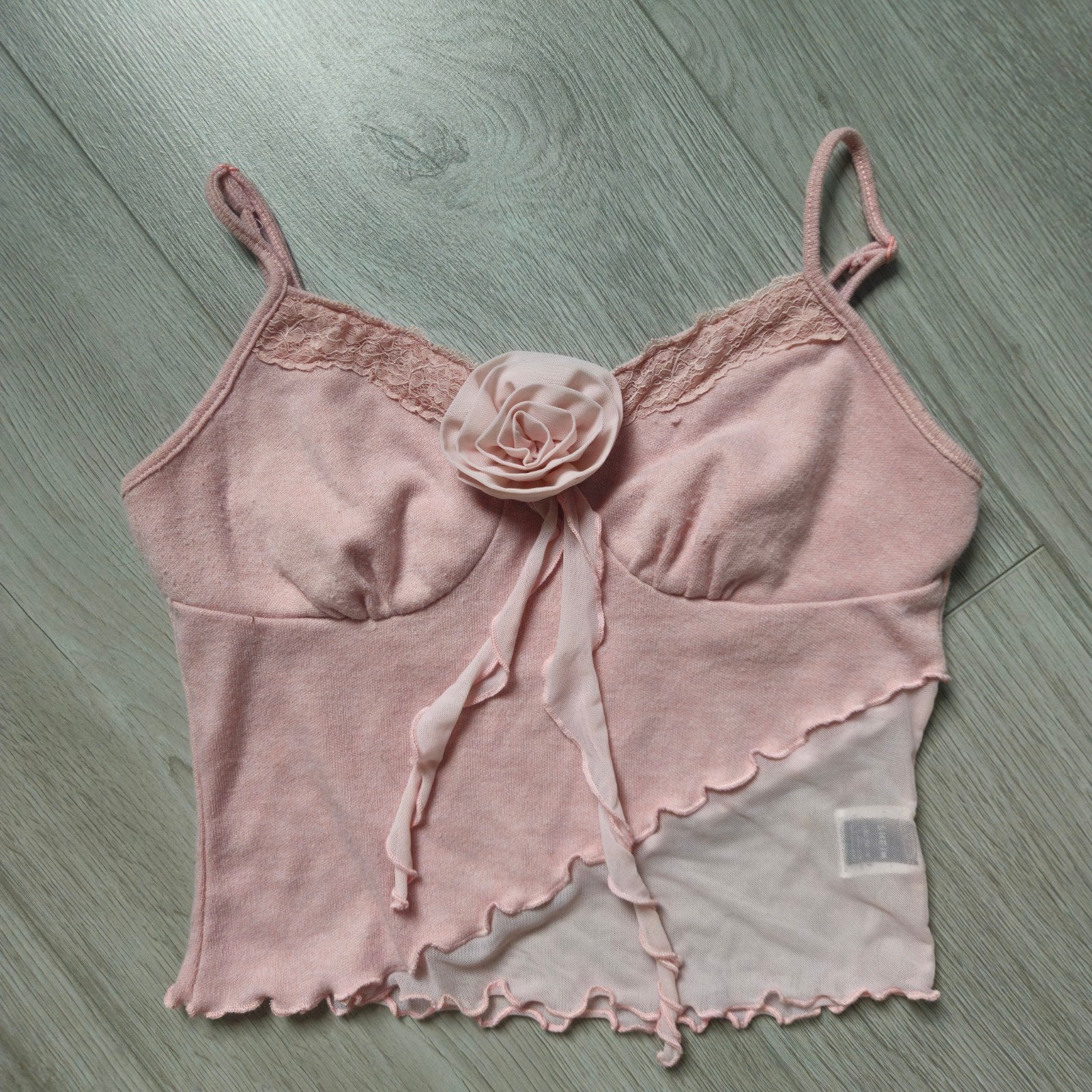 Roze top met spaghettibandjes en bloem detail maat M, Kleding | Dames, Tops, Ophalen of Verzenden, Maat 38/40 (M), Roze, Zonder mouw