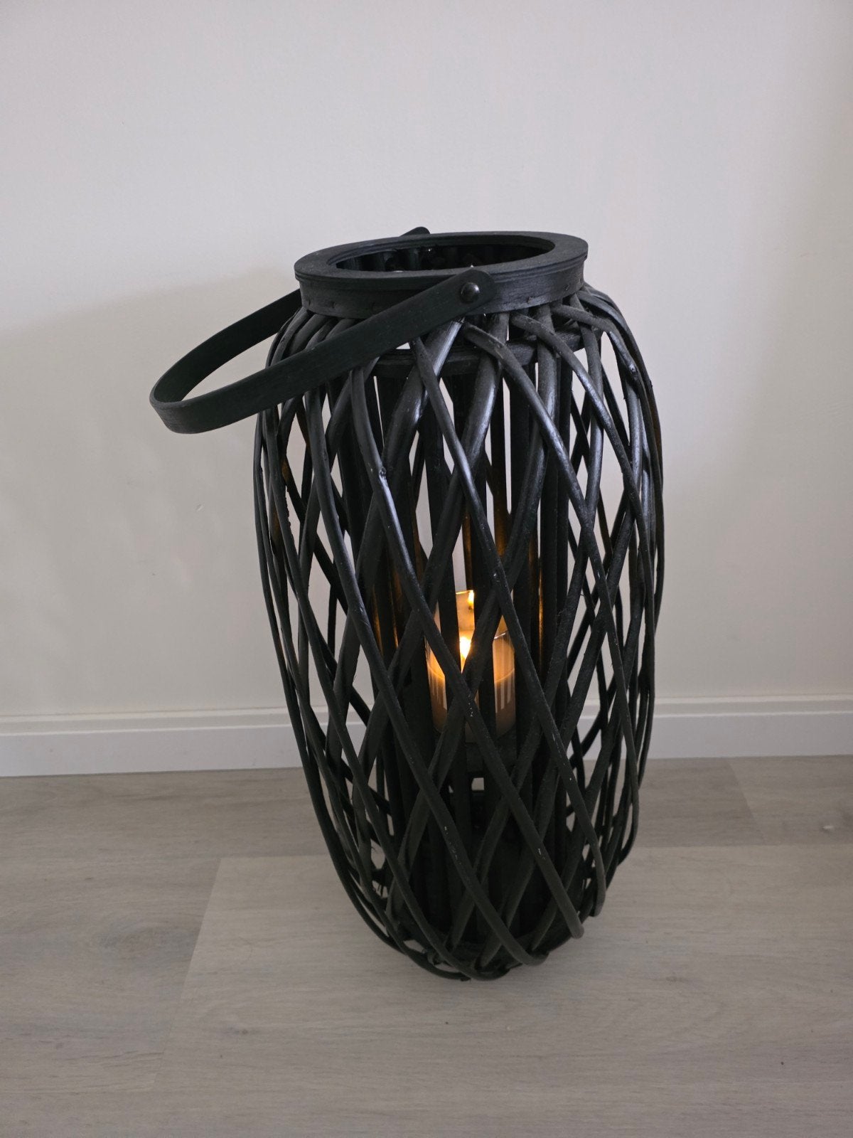 Zwarte rotan lantaarn, 50 cm hoog, Lantaarn, Zwart, Natuurlijk materiaal, Ophalen of Verzenden