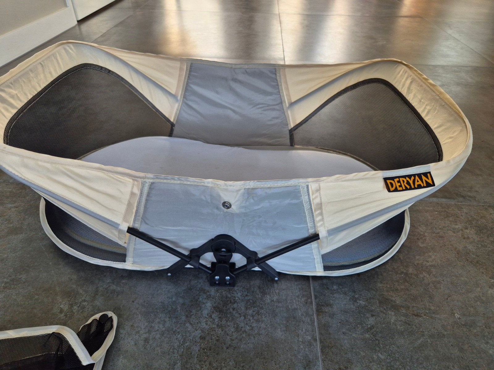 Deryan infant deluxe campingbedje met hoeslaken, Kinderen en Baby's, Babywiegjes en Ledikanten, Ophalen, Zo goed als nieuw, Reisbedje