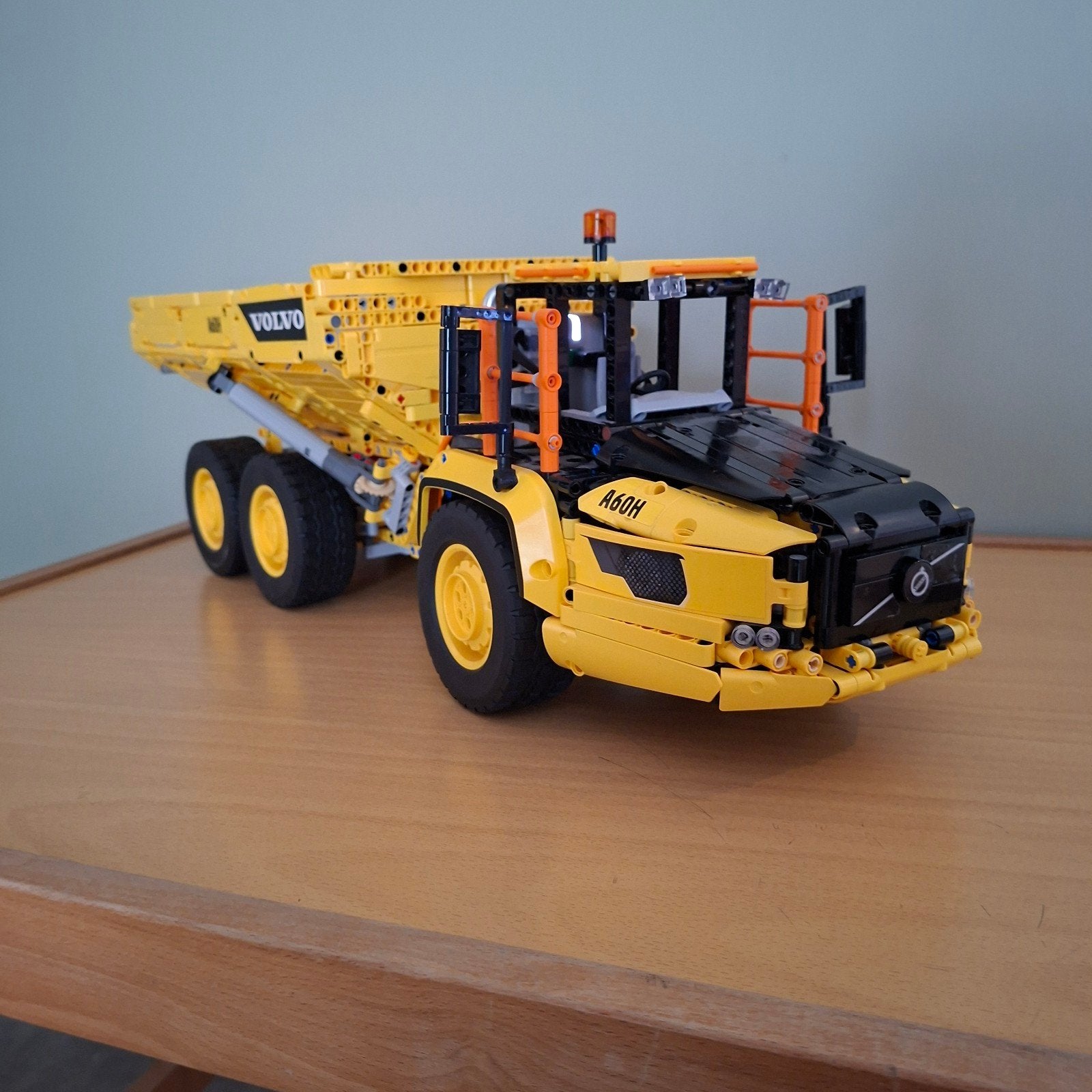 LEGO Technic Volvo A60H Kiepwagen (42114), Ophalen of Verzenden, Zo goed als nieuw, Overige merken