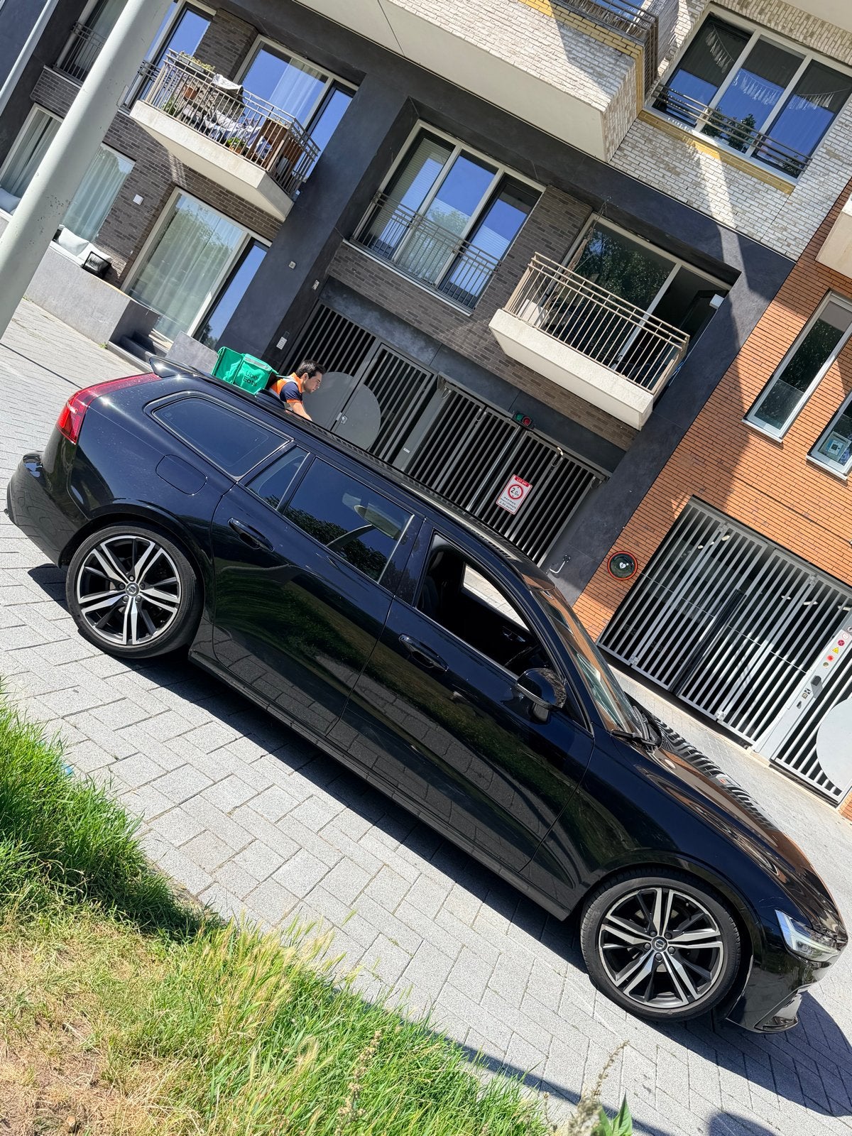 Volvo V60 D4 R-Design 190pk Geartronic 2020 Zwart, Auto's, Volvo, Navigatiesysteem, Euro 6, Zwart, Diesel