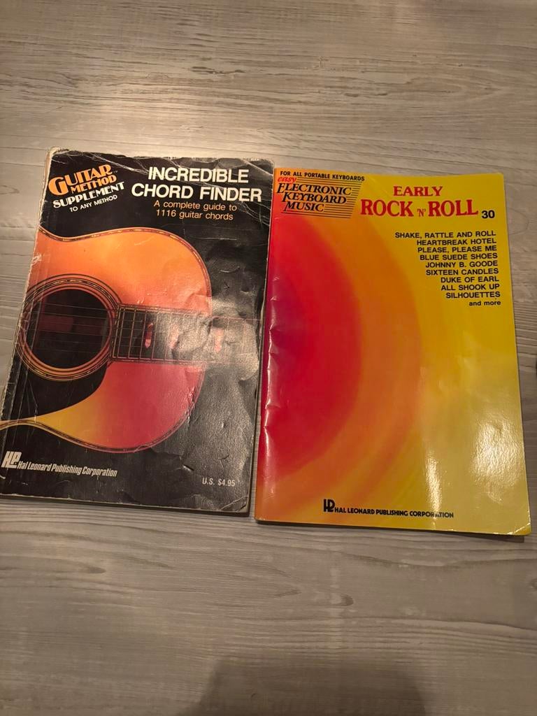 2 boekjes gitaar supplement en electrickeyboard, Ophalen of Verzenden, Zo goed als nieuw, Les of Cursus, Gitaar