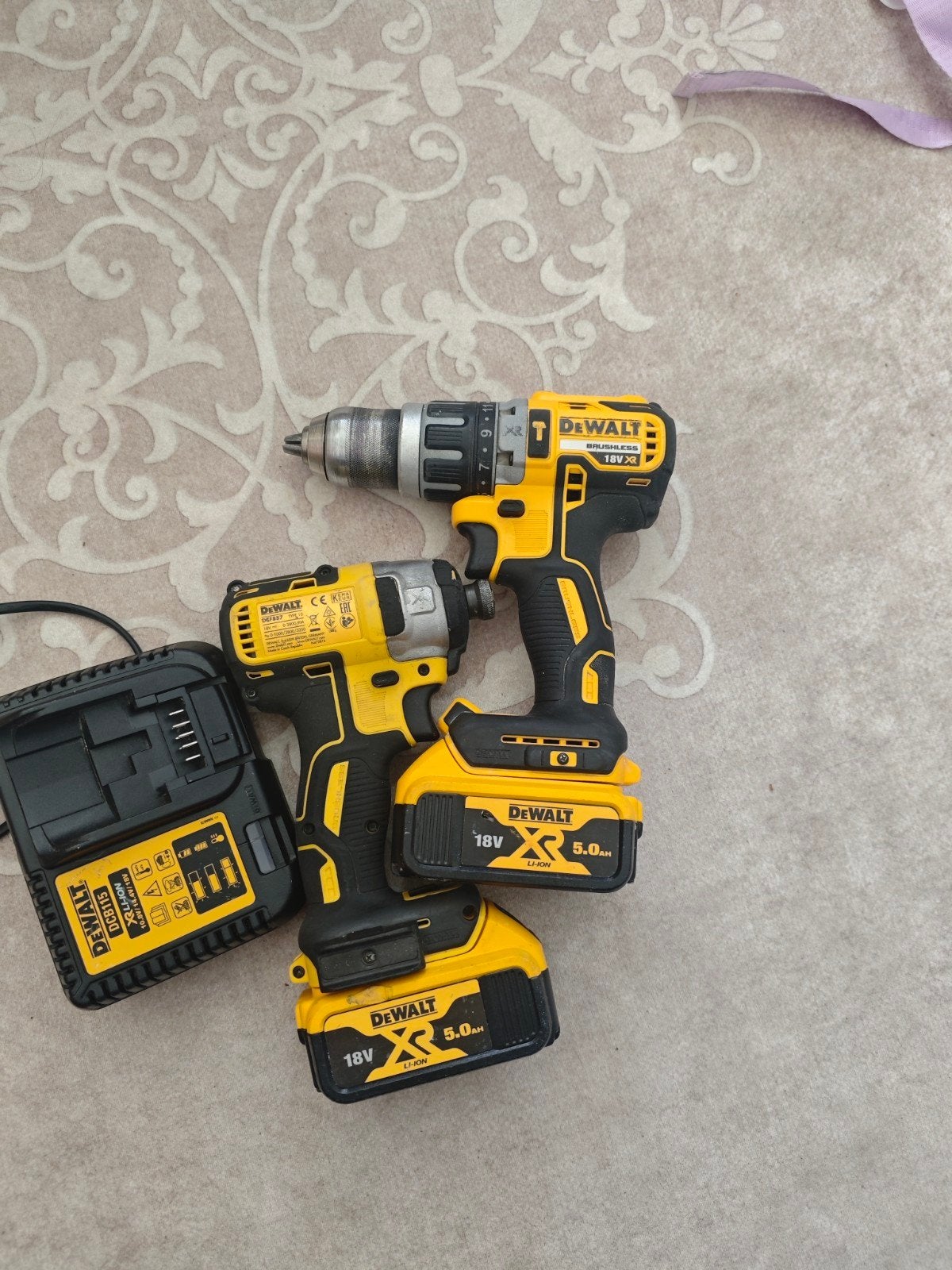 DeWalt Boor- en Schroefmachine Set met Accu's en Lader