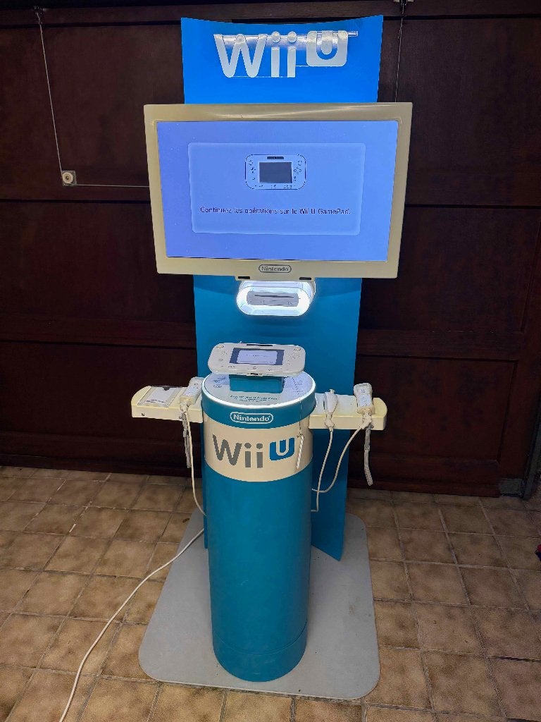 Kiosque Kiosk Demopod Nintendo Wii U, Spelcomputers en Games, Spelcomputers | Nintendo Wii U, Ophalen, Gebruikt, Met 2 controllers