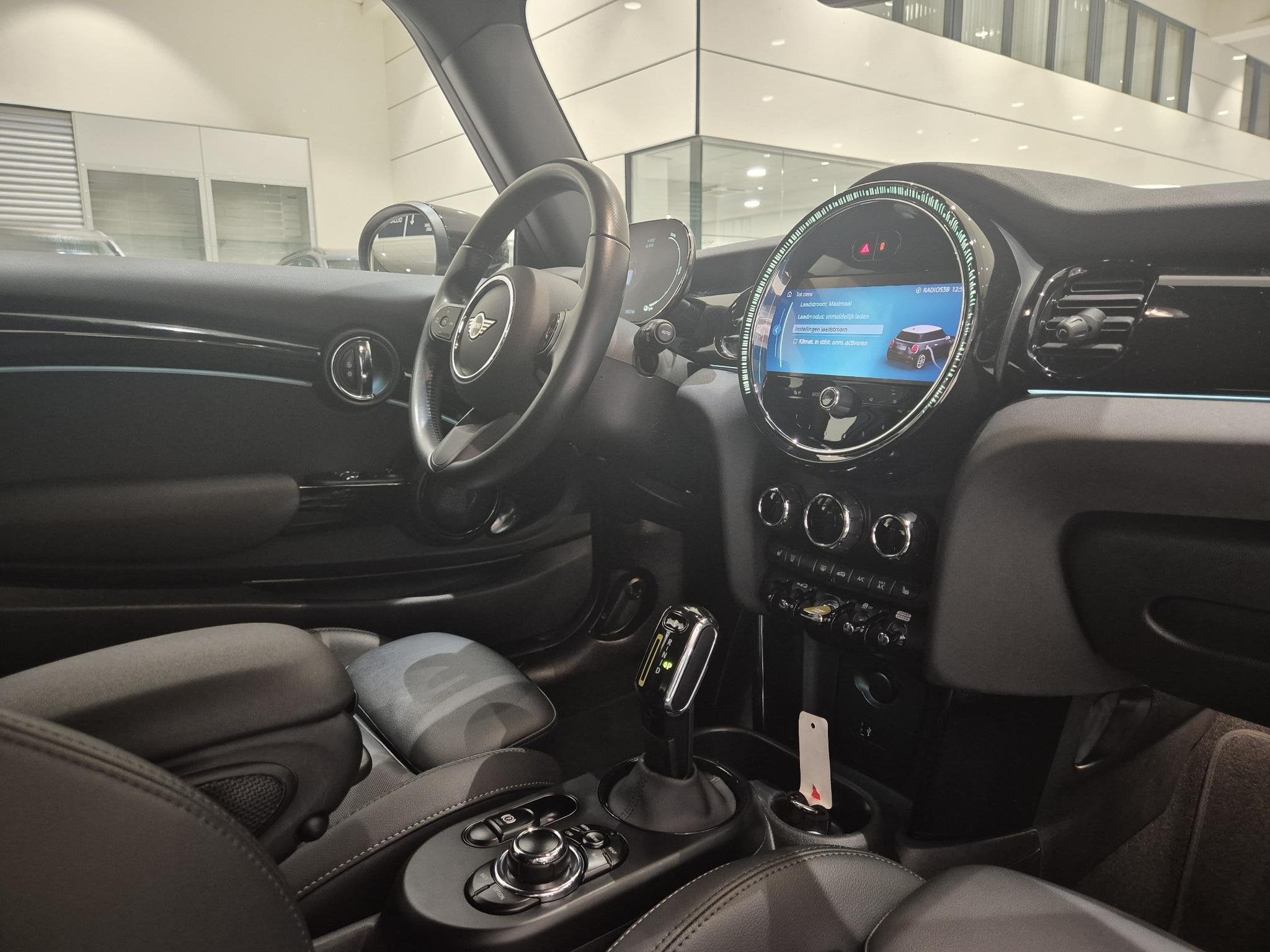 MINI Electric MINI Electric 33 kWh Navigatie | Leder interie, Gebruikt, 33 kWh, 4 stoelen, 184 pk