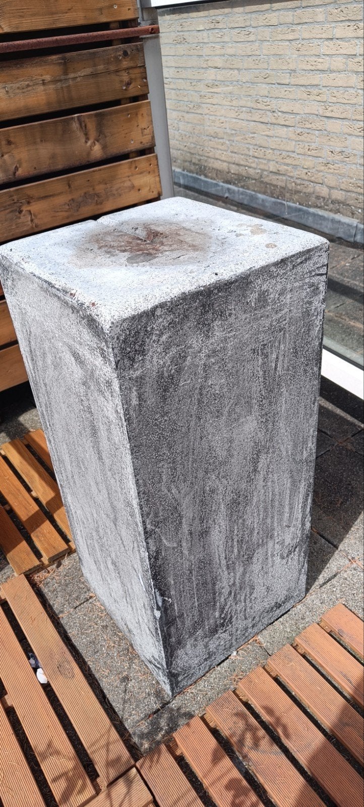 2 betonnen bloem/plantenbakken 35x35x77 cm, Ophalen