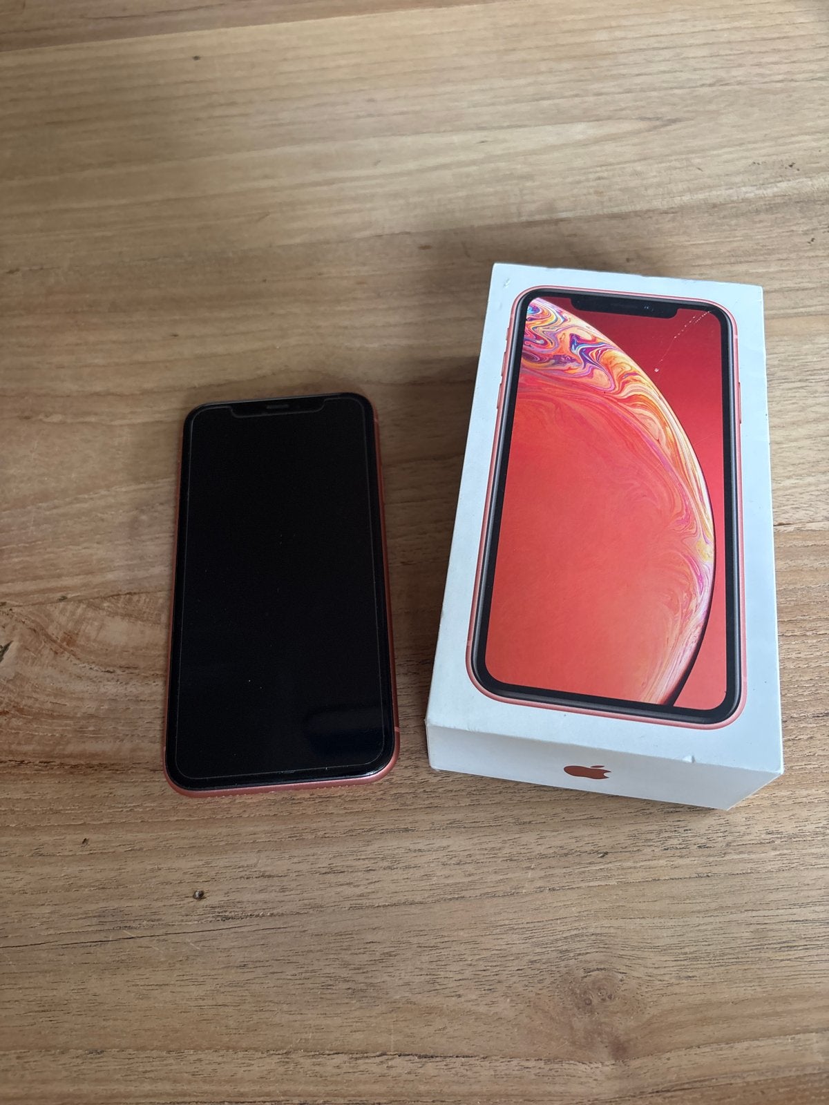 iPhone XR (rood) met gebarsten achterkant, Telecommunicatie, Mobiele telefoons | Apple iPhone, Gebruikt, Verzenden, IPhone XR