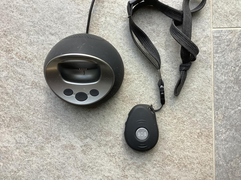 Ouderen alarm noodknop (Wuzzi pebbles) SOS knop, Ophalen of Verzenden, Zo goed als nieuw