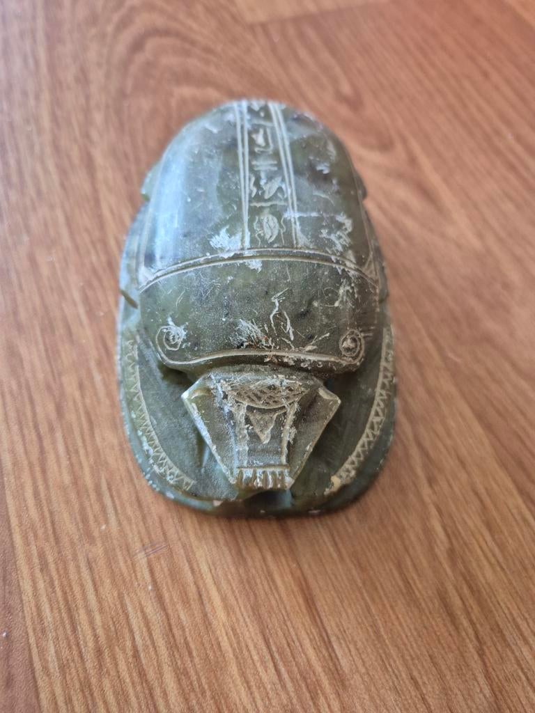 Egyptisch scarabee-amulet - Groen steen met hiërogliefen, Ophalen of Verzenden, Gebruikt, Dier