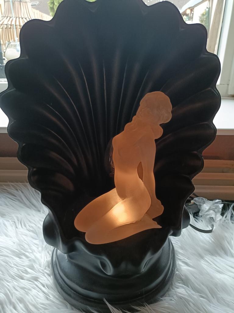 Art Deco zeemeermin verlicht op een zwarte schelp., Antiek en Kunst, Antiek | Woonaccessoires, Ophalen