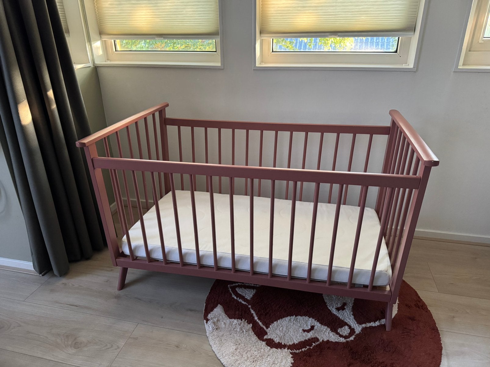 Oud/ vintage kinderbedje in de kleur oudroze 60x120, Kinderen en Baby's, Babywiegjes en Ledikanten, Ophalen, Gebruikt, Ledikant