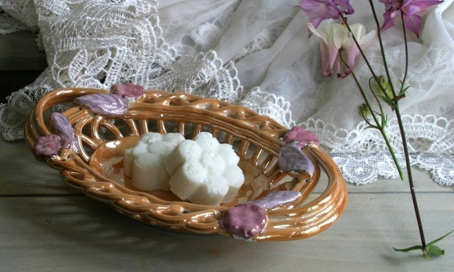 Brocant - shabby chic schaaltje met parelmoer-glans, Ophalen of Verzenden