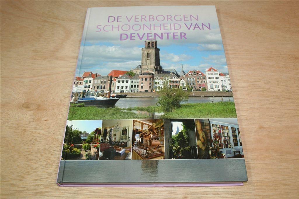 De Verborgen Schoonheid Van Deventer — Stadsfotoboek, Ophalen of Verzenden, Zo goed als nieuw