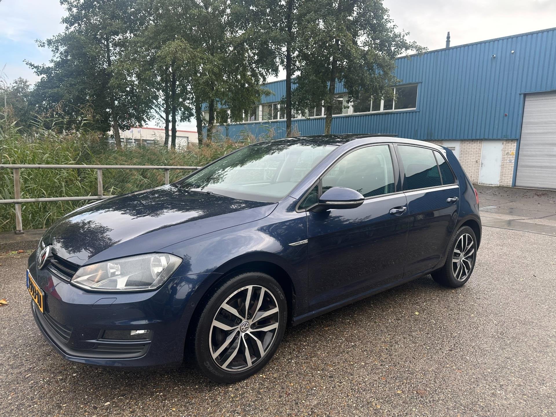 Volkswagen Golf 1.2 TSI Highline Panoramadak! Clima! LM velg, Voorwielaandrijving, Gebruikt, Euro 6, 4 cilinders