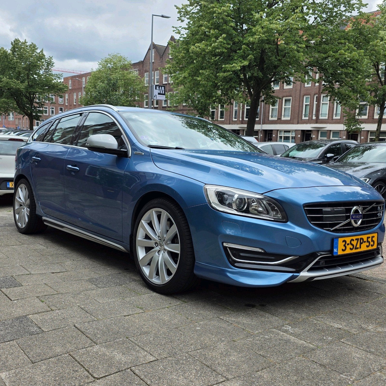 Volvo V60 D6 286pk Plug-in Hybrid Summun 2013 Blauw, Auto's, Volvo, 1800 kg, Blauw, Particulier, 212 €/maand