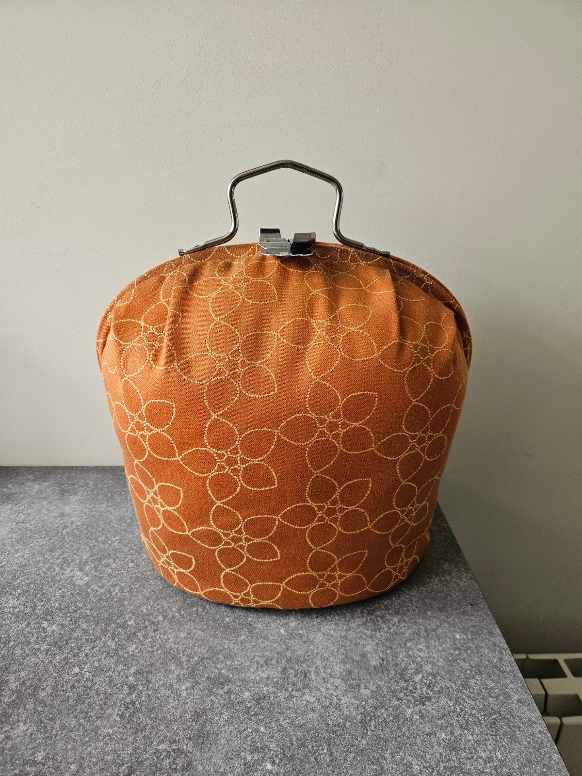 Vintage theemuts met bloemmotief, Huis en Inrichting, Keuken | Keukenbenodigdheden, Ophalen of Verzenden, Gebruikt, Oranje