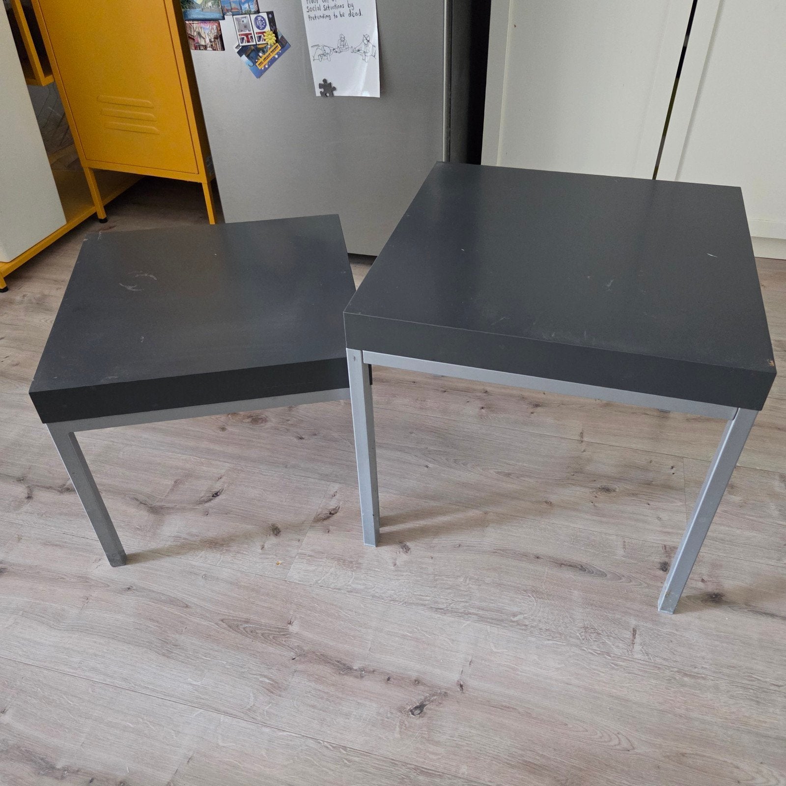 2 tafeltjes, grijs, van ikea, Ophalen, Gebruikt, 50 tot 100 cm, 25 tot 50 cm